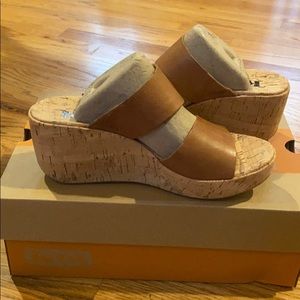 Brand NEW. NEVER WORN KORKS sandals